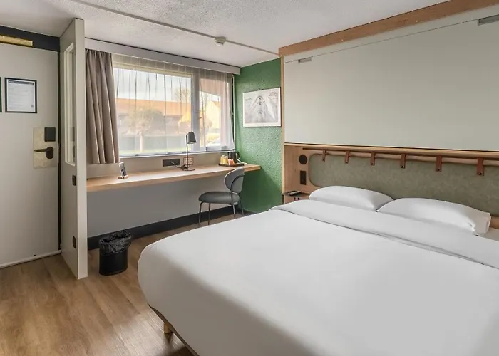 Отель Campanile Nature -